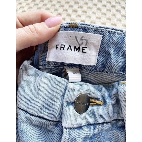 Frame Le Mini Boot Olin Light Wash Boot
Cut Jean sz 25 - Picture 5 of 10